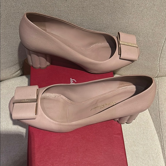 Ferragamo Capua Pump - Picture 8 of 11